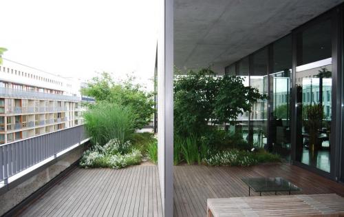 Intensive Dachbegrünung auf dem Wohnhaus Galerie Boros in Berlin