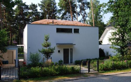 Wohnhaus mit Dachbegrünung in Kleinmachnow (Brandenburg)